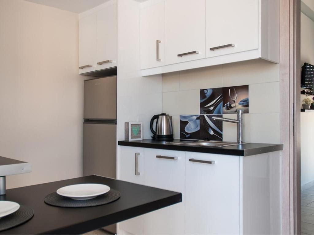 Konstantinou Apartment - Smart & Roof Top Terrace أثينا المظهر الخارجي الصورة